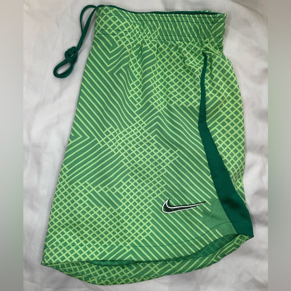 Nike Dri-FIT Women’s Green Geometric Print Athletic Shorts Size Medium